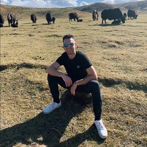 Meet your Posher, Adam